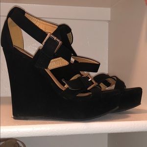 Black wedges